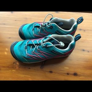 Kids hiking shoes size 3